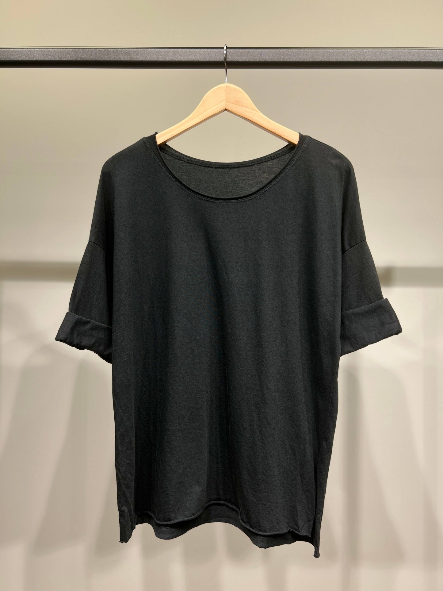 Camiseta ligera sencilla de cuello redondo con aberturas laterales 100% algodón