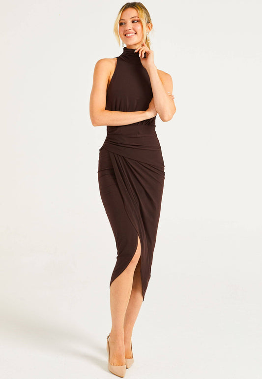 Vestido de cuello halter cruzado falso en marrón chocolate