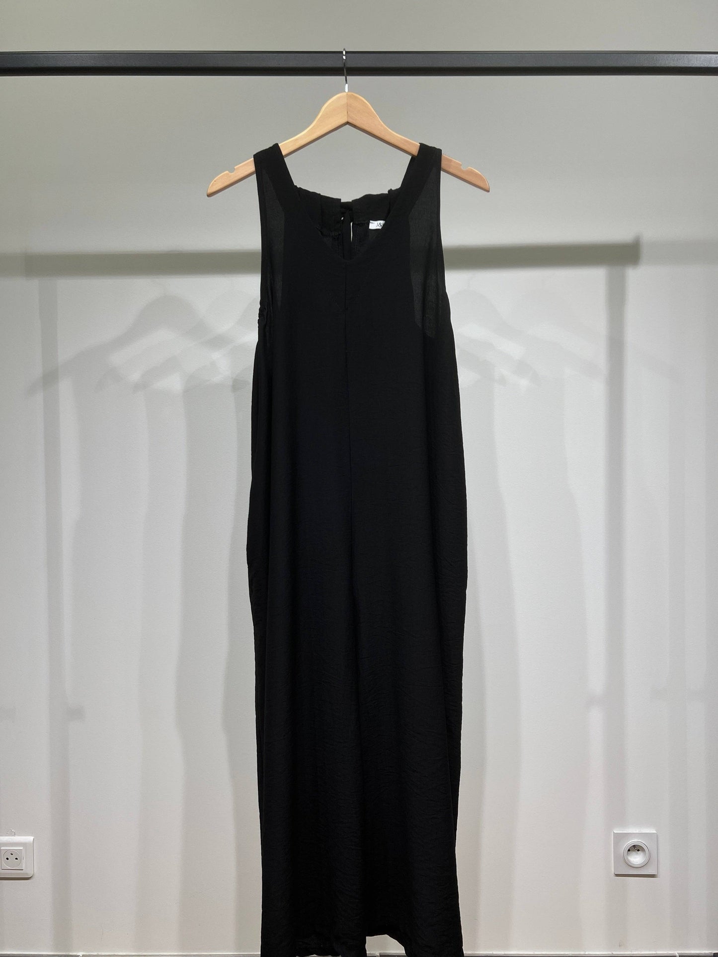 Mono pantalón fluido corte palazzo, espalda para anudar, bolsillos