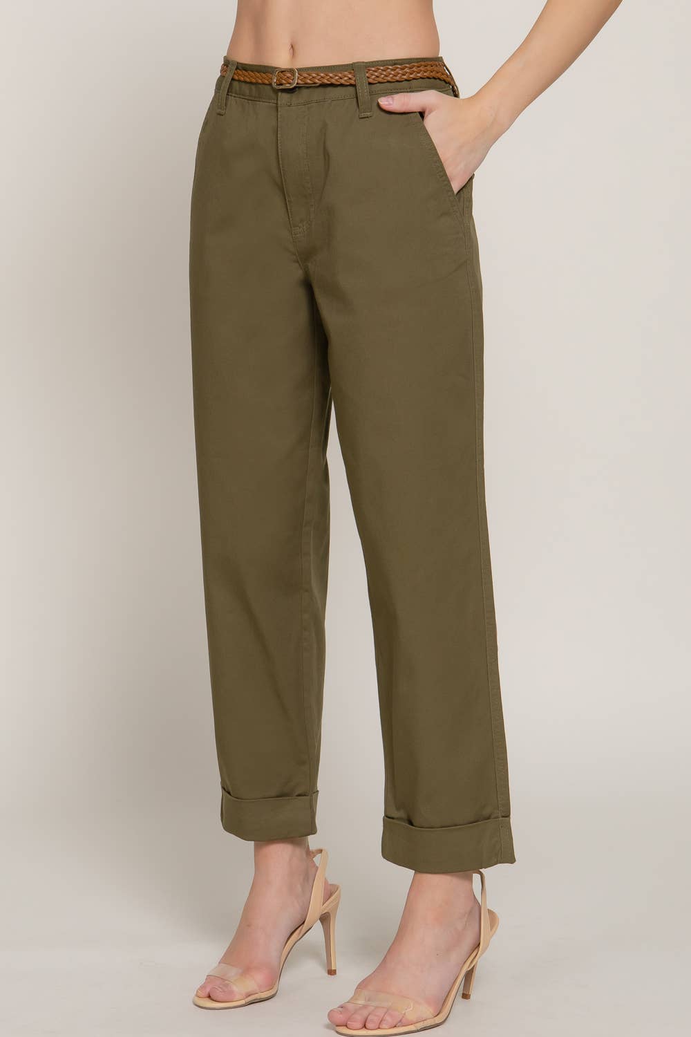 Pantalones chino con cinturón trenzado