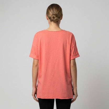 Camiseta ligera sencilla de cuello redondo con aberturas laterales 100% algodón