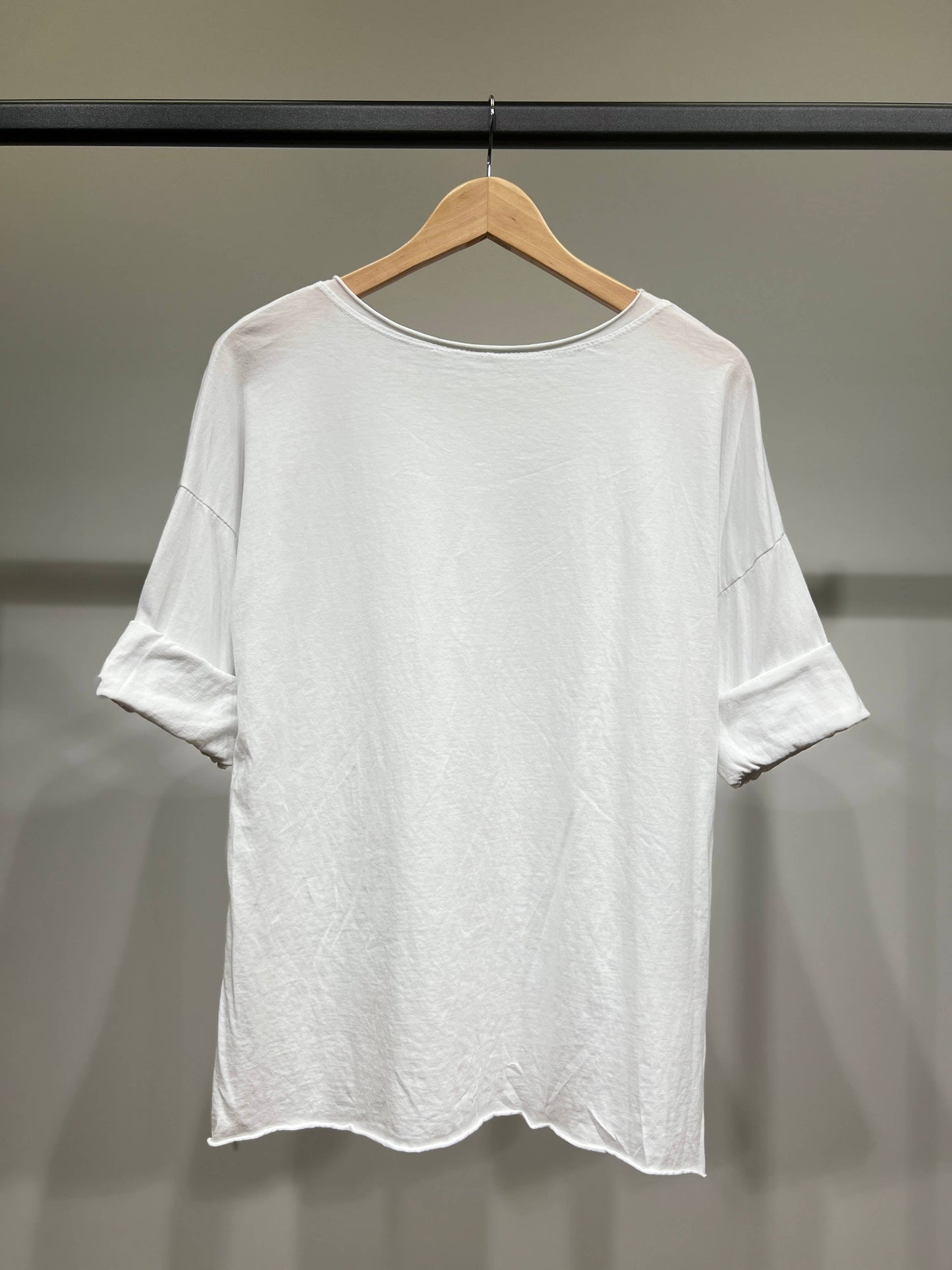 Camiseta ligera sencilla de cuello redondo con aberturas laterales 100% algodón
