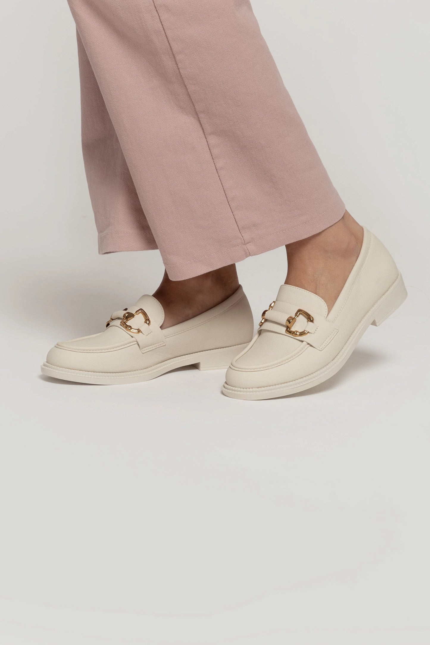 Mocasín con Herraje Dorado - Off White