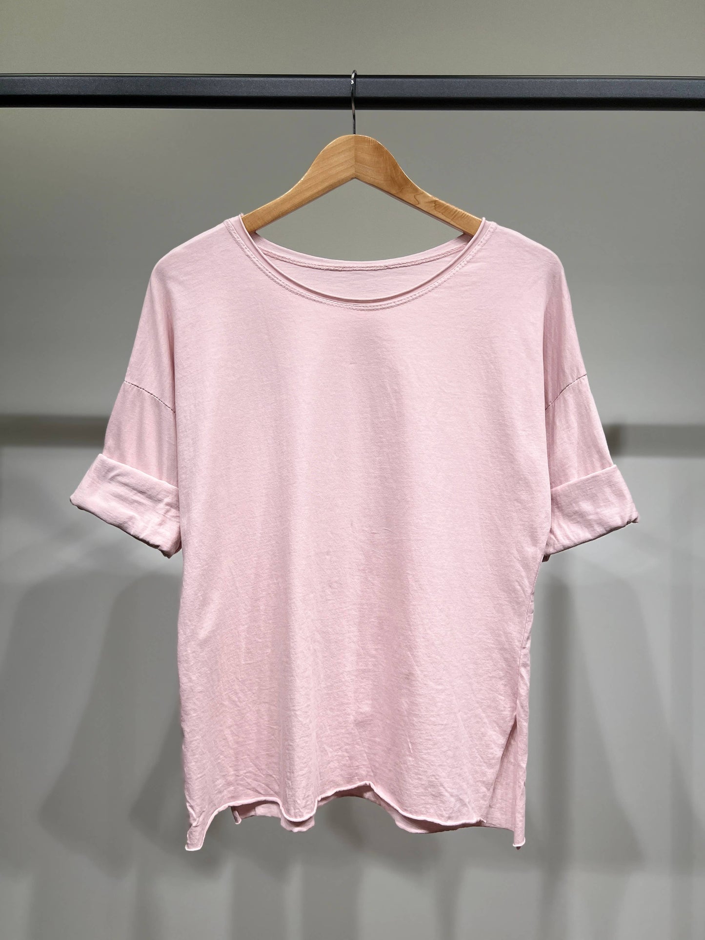 Camiseta ligera sencilla de cuello redondo con aberturas laterales 100% algodón