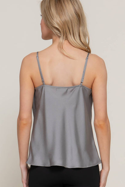 Top camisola de satén con cuello drapeado