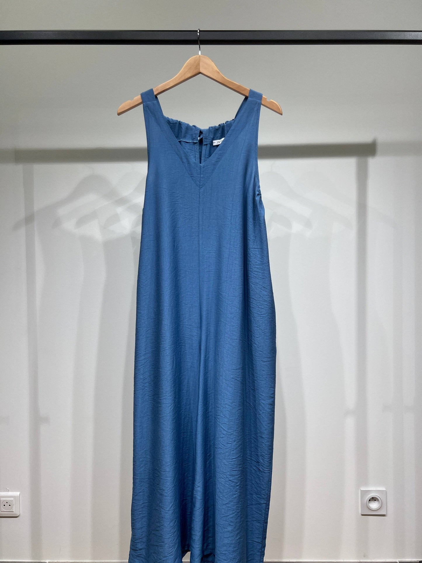Mono pantalón fluido corte palazzo, espalda para anudar, bolsillos