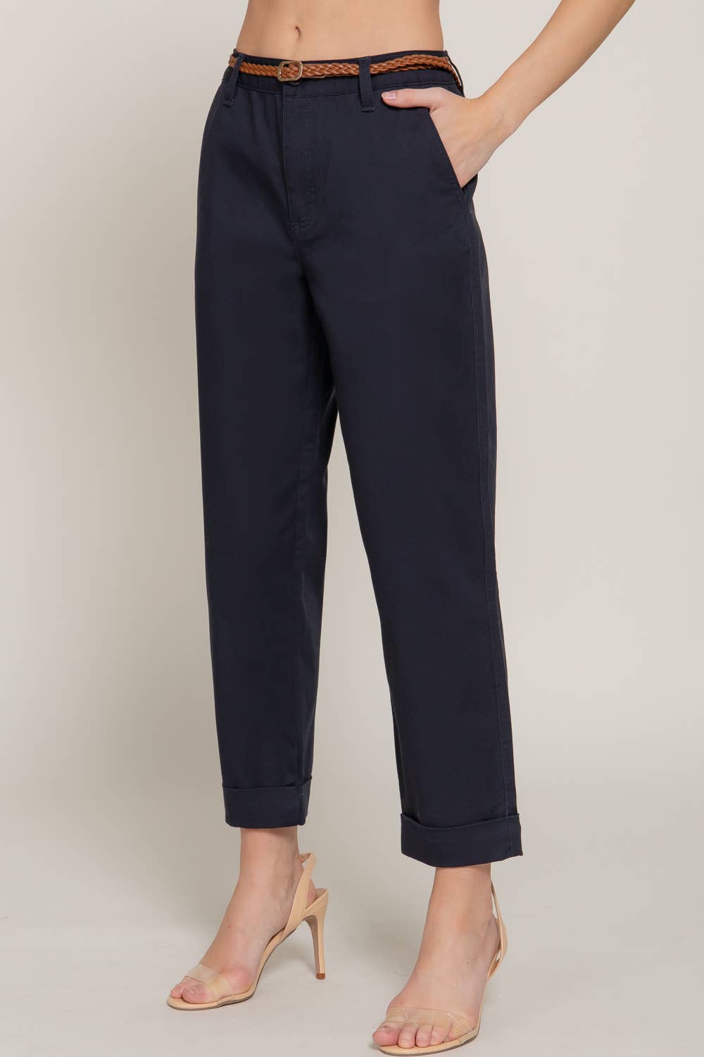 Pantalones chino con cinturón trenzado