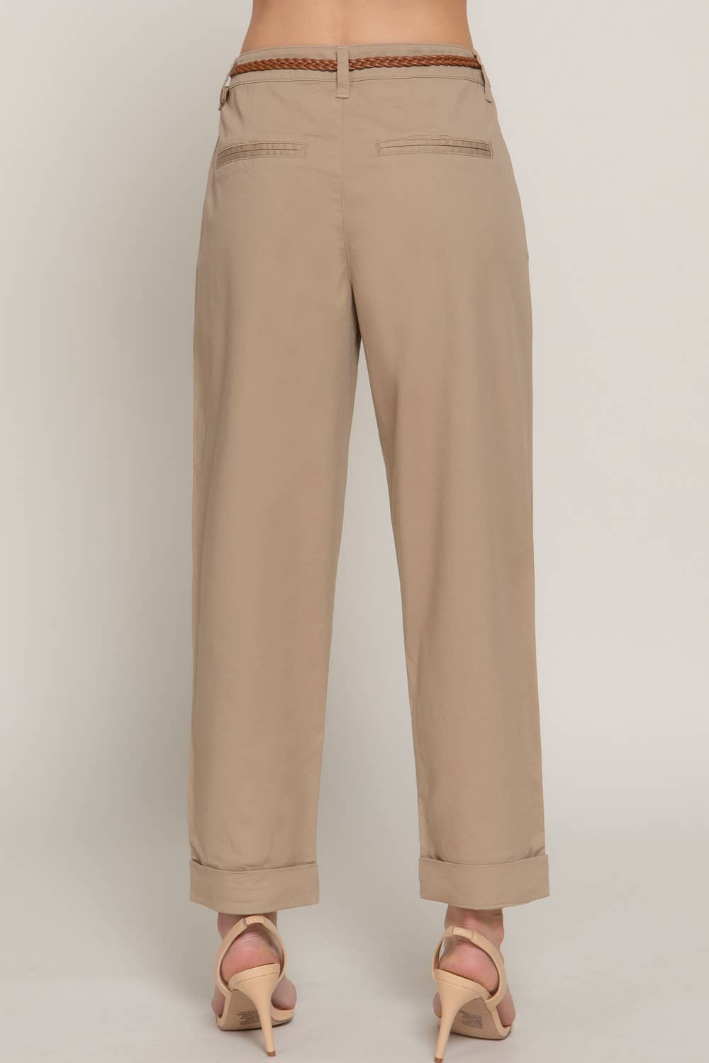 Pantalones chino con cinturón trenzado
