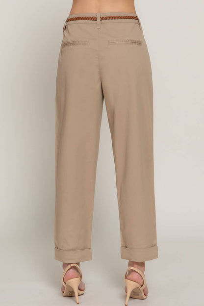 Pantalones chino con cinturón trenzado