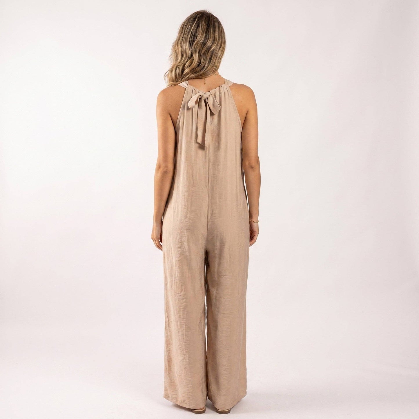 Mono pantalón fluido corte palazzo, espalda para anudar, bolsillos
