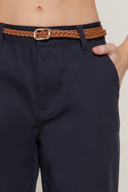 Pantalones chino con cinturón trenzado
