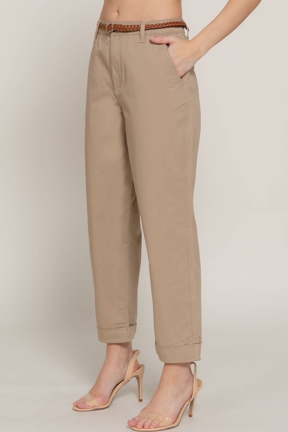 Pantalones chino con cinturón trenzado