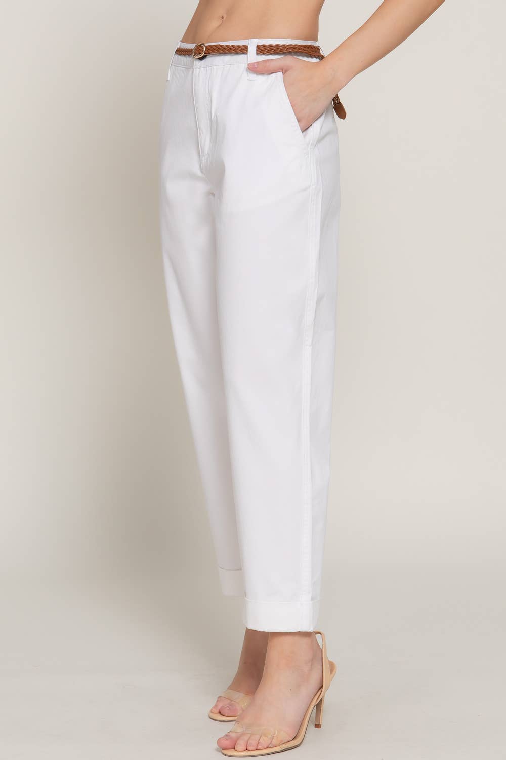 Pantalones chino con cinturón trenzado